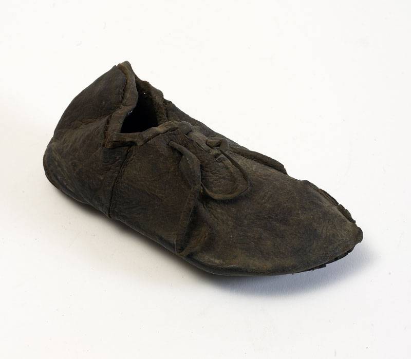 Child’s shoe at Hull and East Riding Museum.