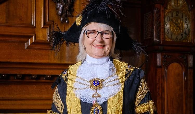 Lord Mayor, Cllr Lynn Petrini